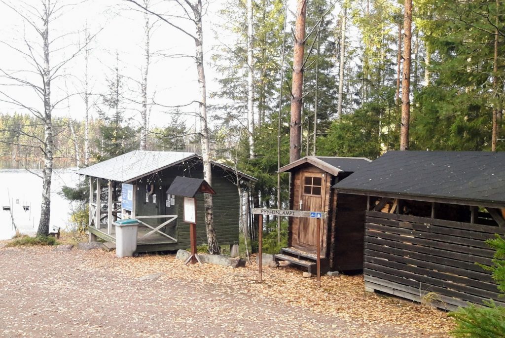 Pyyhinlampi taukopaikka Salpapolku